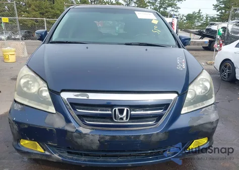 2005 Honda Odyssey Touring z USA, uszkodzony, nr VIN 5FNRL38805B089460